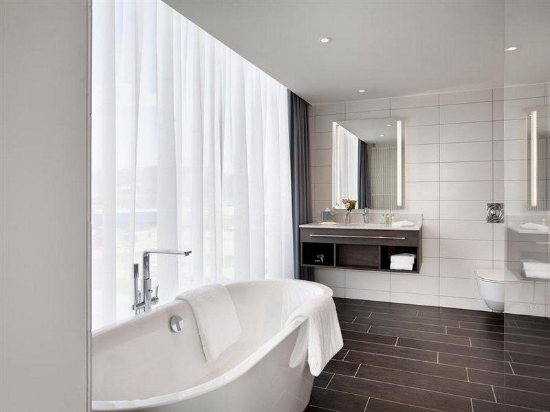 Hilton Garden Inn Zurich Limmattal Spreitenbach Bagian luar foto