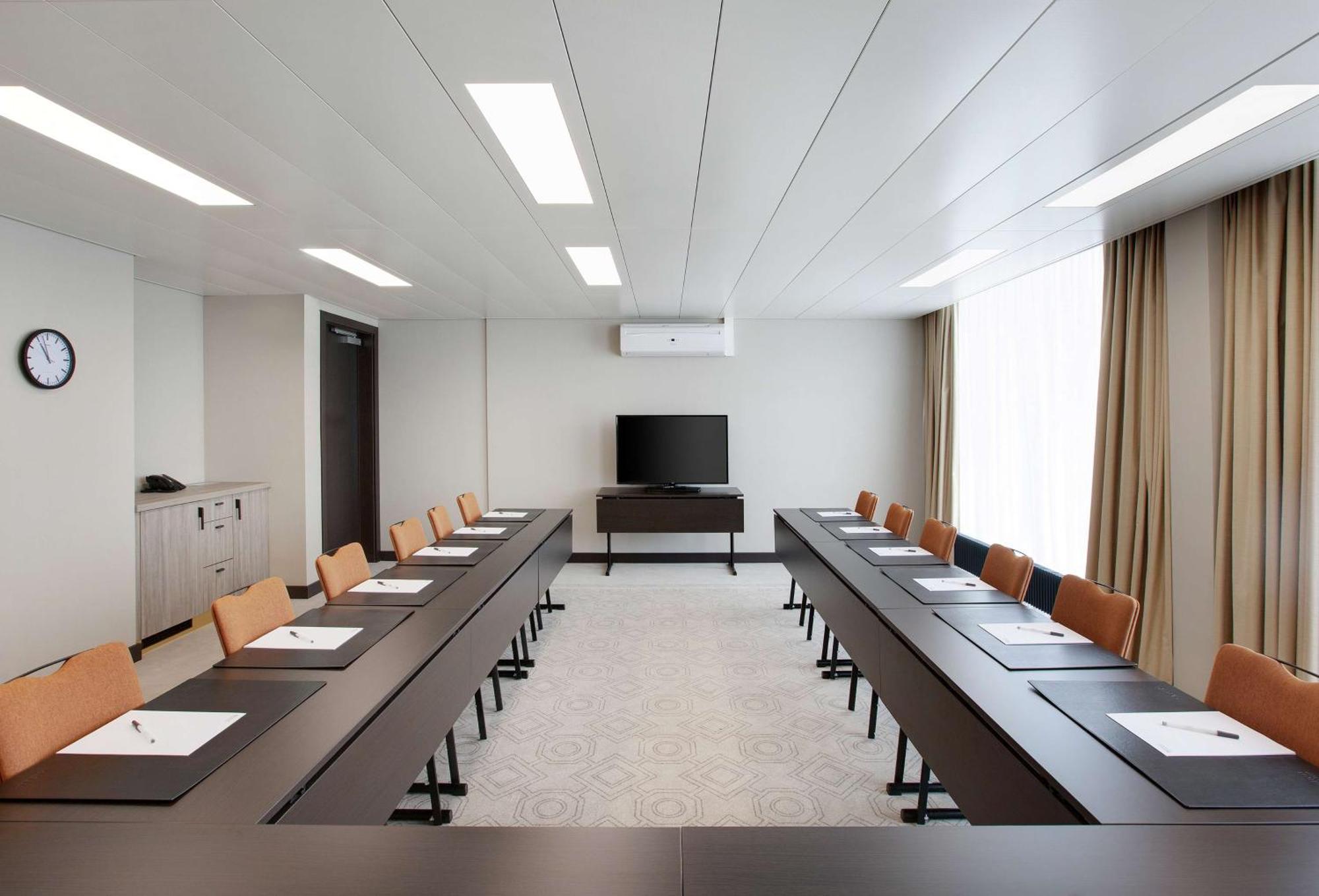 Hilton Garden Inn Zurich Limmattal Spreitenbach Bagian luar foto