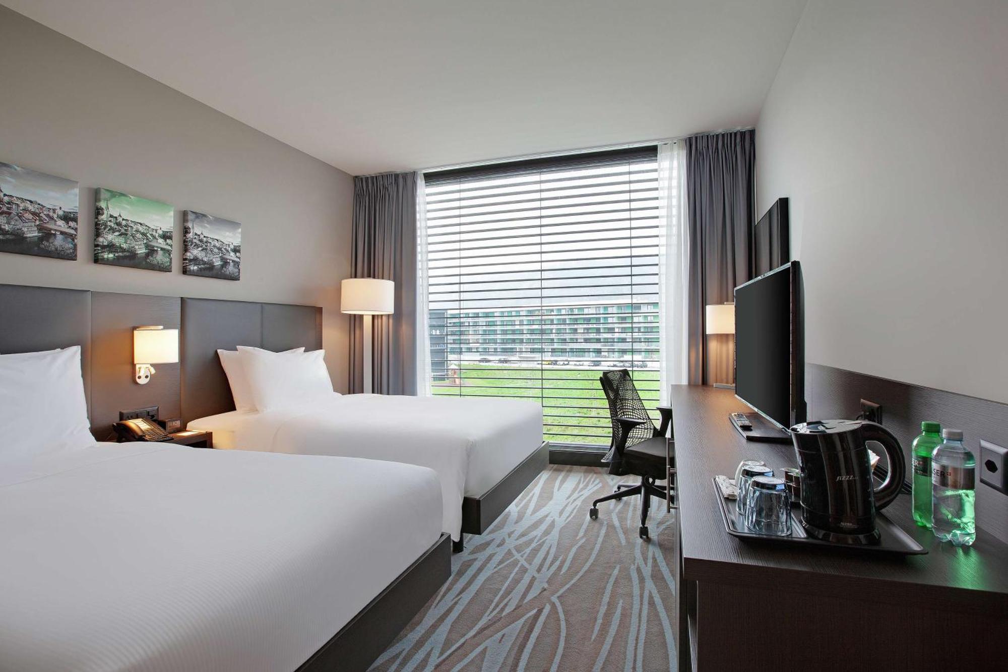 Hilton Garden Inn Zurich Limmattal Spreitenbach Bagian luar foto