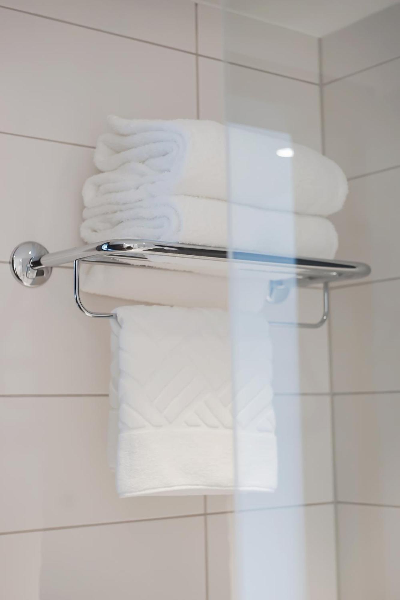 Hilton Garden Inn Zurich Limmattal Spreitenbach Bagian luar foto