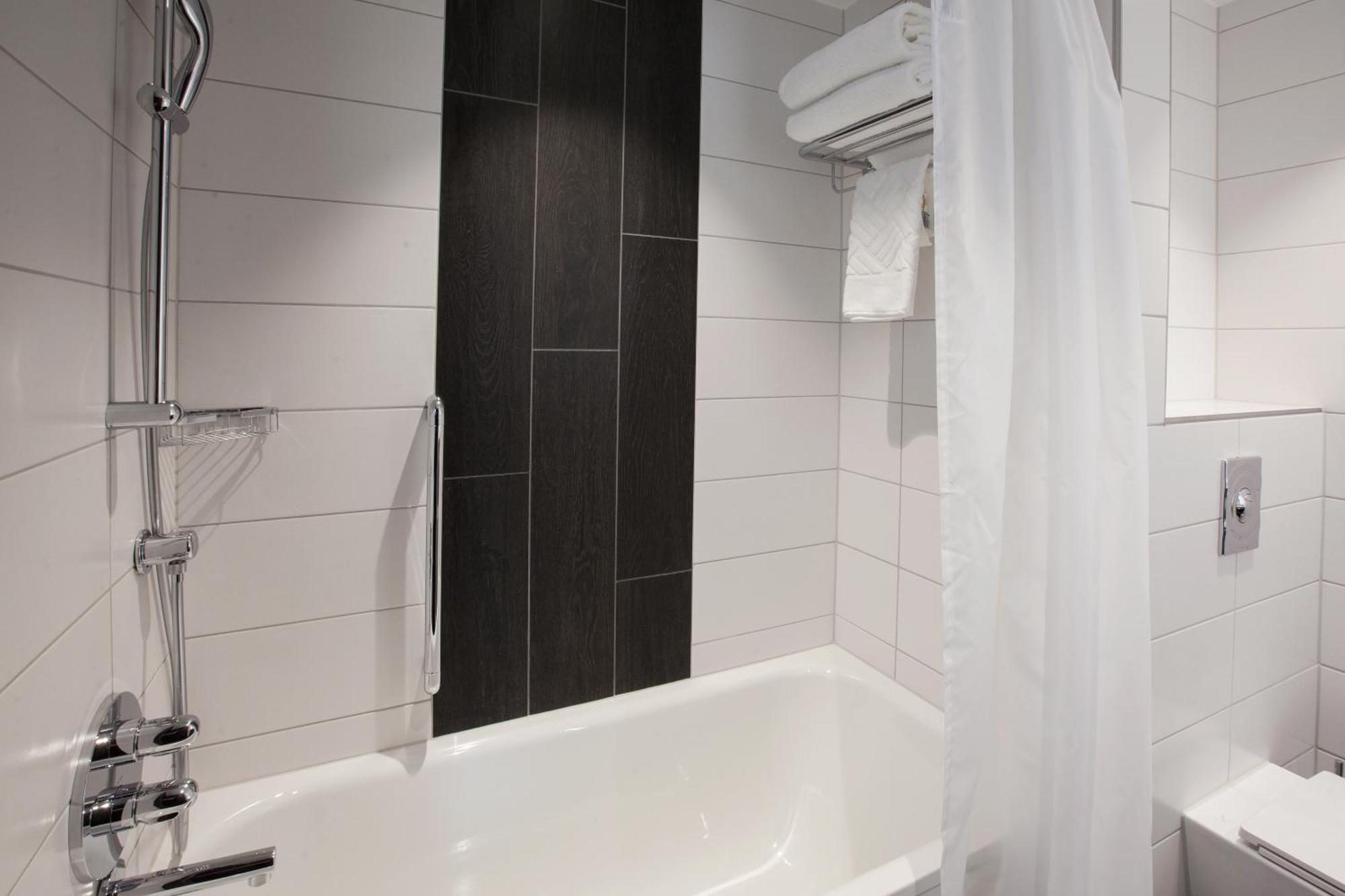 Hilton Garden Inn Zurich Limmattal Spreitenbach Bagian luar foto